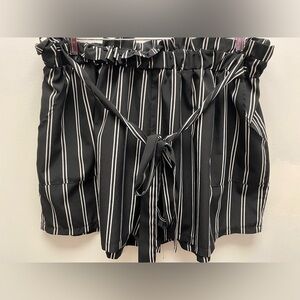 4 for $25 🖤 SHEIN Striped Paperbag Waist Shorts 🖤 - 4X